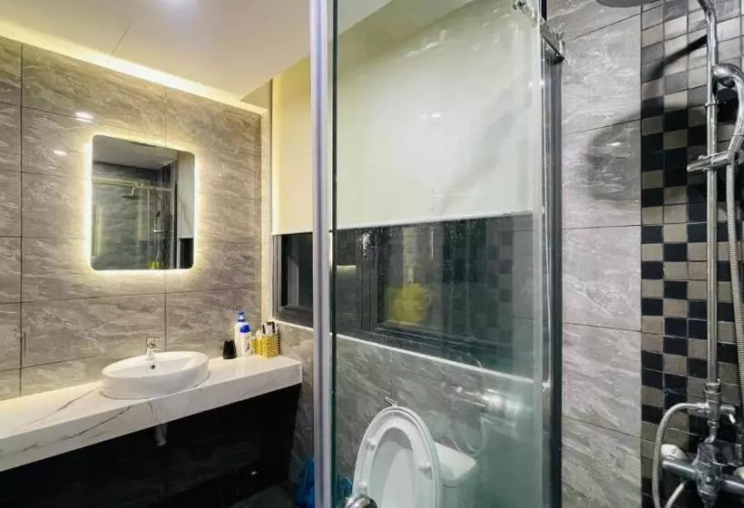 تختخواب و صبحانه La La Homestay 2   New City Grand World