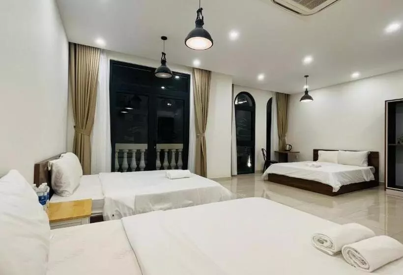 تختخواب و صبحانه La La Homestay 2   New City Grand World