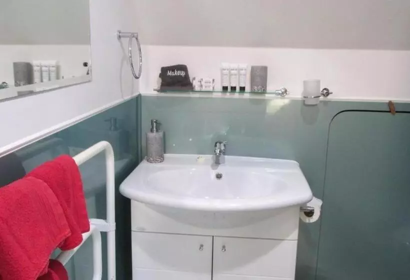 Majatalo Fantail River Lodge