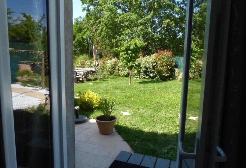 تختخواب و صبحانه Chambre D Hôtes L Odalyre