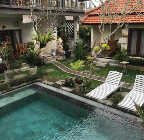 פנסיון Kubu Loris Residence