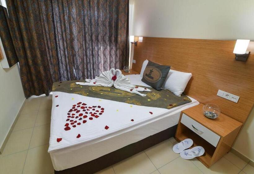 منتجع Grand Ozgul Thermal Holiday Village