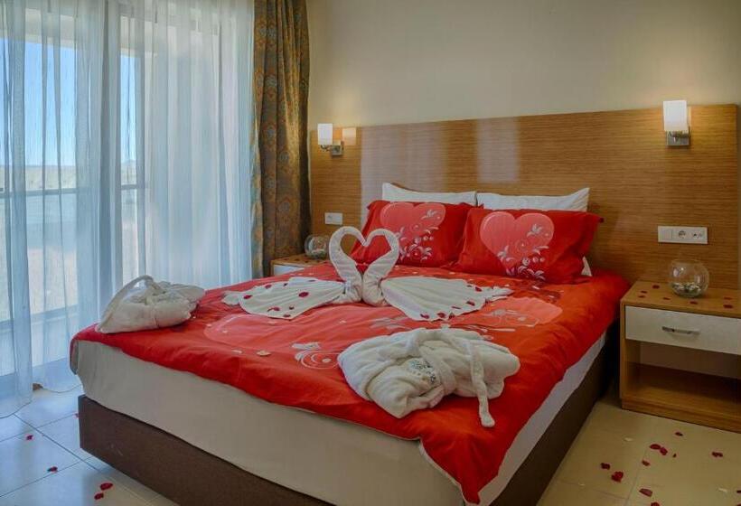 منتجع Grand Ozgul Thermal Holiday Village