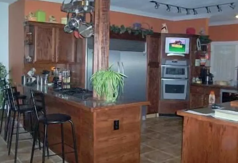 ベッドアンドブレックファースト Brookside Inn At Laurens