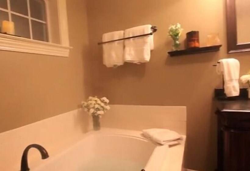 Caldwell House Bed And Breakfast