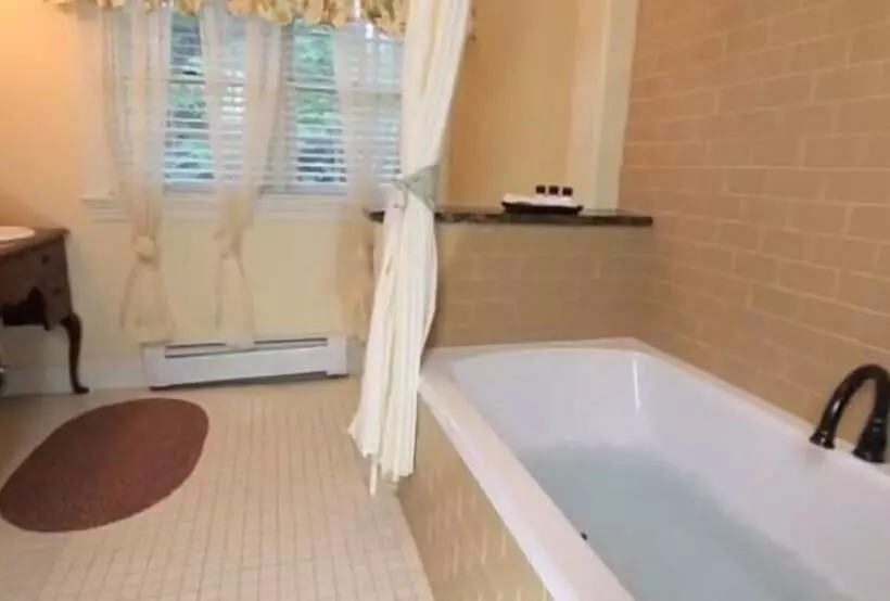 Caldwell House Bed And Breakfast