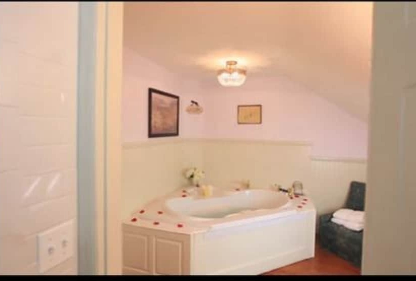 Caldwell House Bed And Breakfast