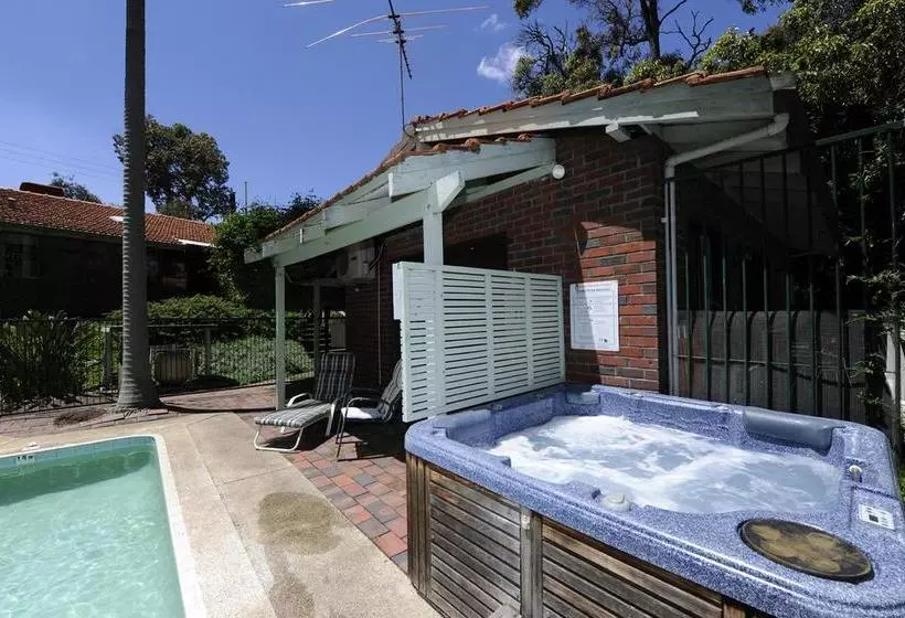 Falls Retreat Bed & Breakfast