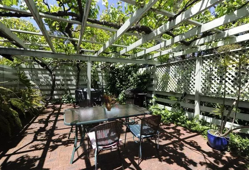 Falls Retreat Bed & Breakfast