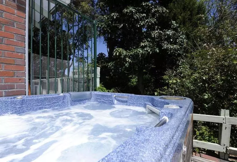 Falls Retreat Bed & Breakfast