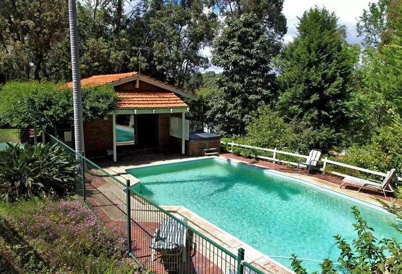 Falls Retreat Bed & Breakfast