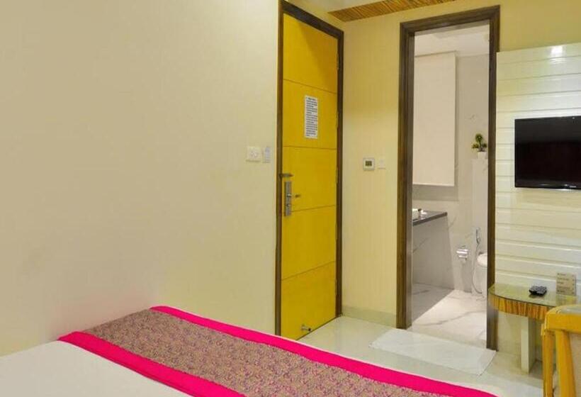 Hotel Aman Continental   2mins From Railway Station And 5 Mins From Metro