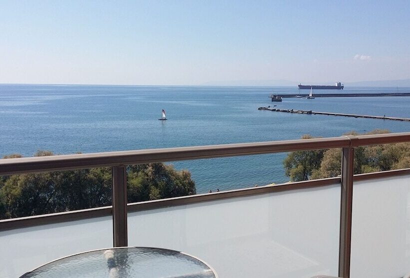 בית מלון כפרי Flisvos