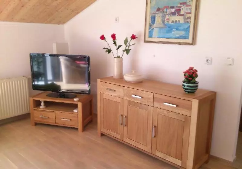 Отель Guesthouse Zeko Rozat