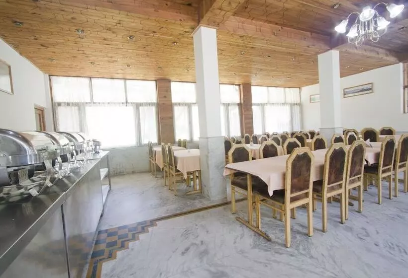 Hotel Oyo Premium Apple Garden