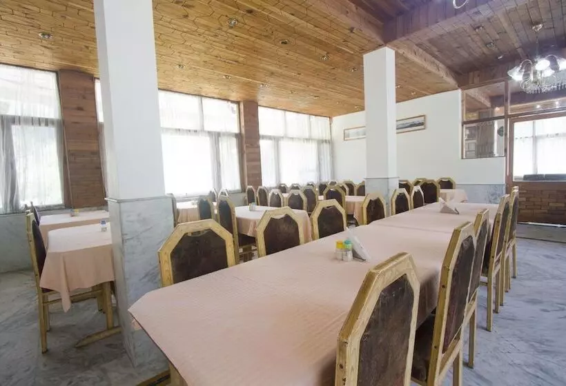 Hotel Oyo Premium Apple Garden