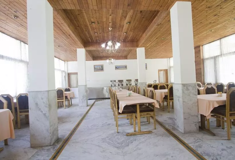 Hotel Oyo Premium Apple Garden