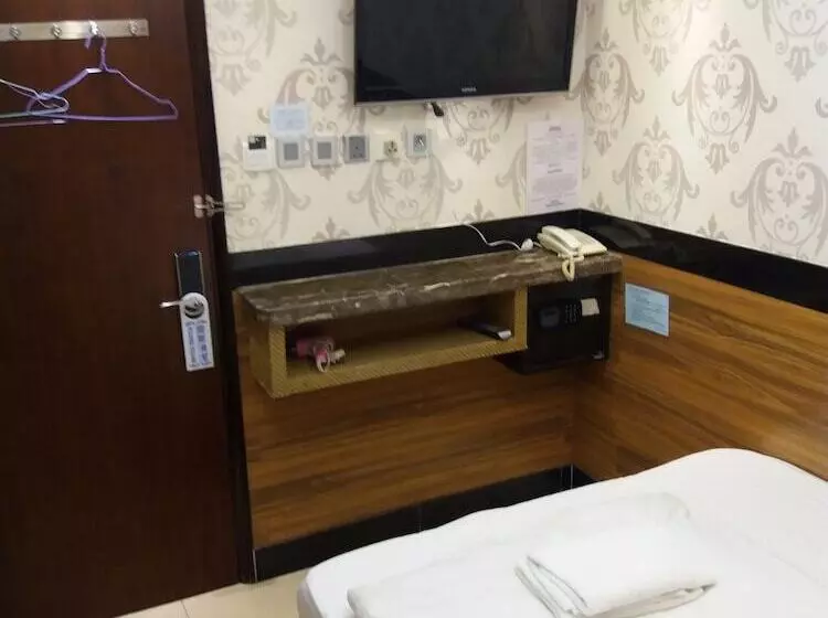 هتل Rai Lei Hostel