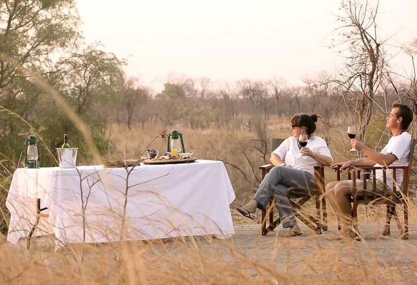 هتل Wildtrack Safaris Eco Lodge