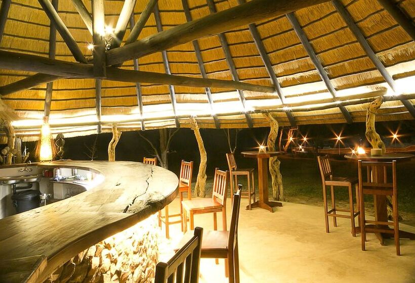 هتل Wildtrack Safaris Eco Lodge