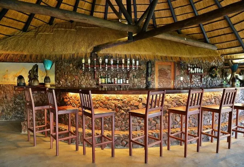هتل Wildtrack Safaris Eco Lodge