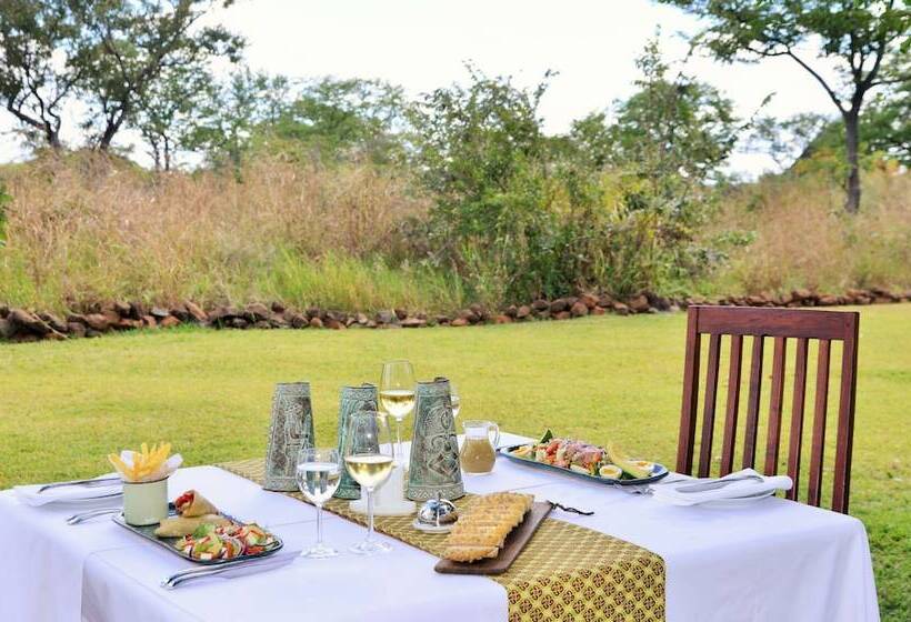 هتل Wildtrack Safaris Eco Lodge