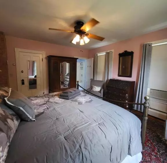 The Fox And The Grapes Bed & Breakfast