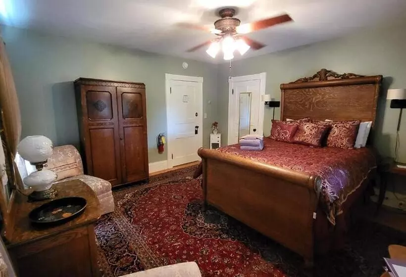 The Fox And The Grapes Bed & Breakfast