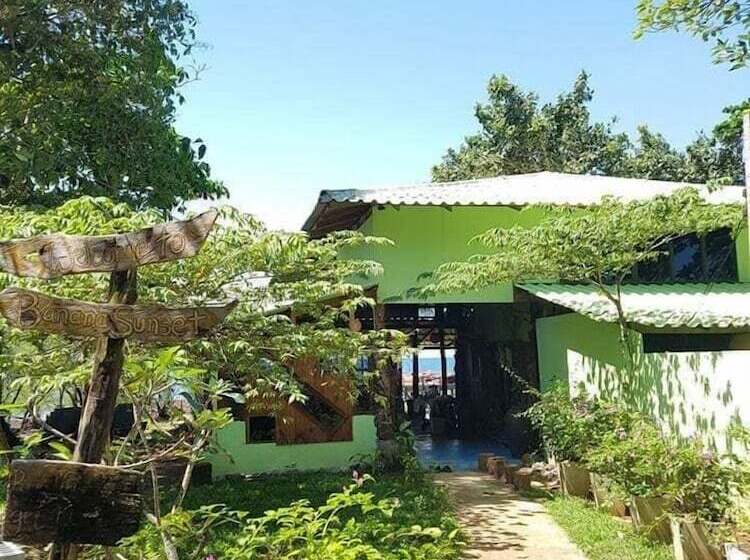 Отель Banana Sunset Bar & Bungalows