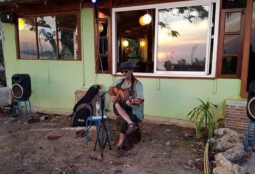 Отель Banana Sunset Bar & Bungalows