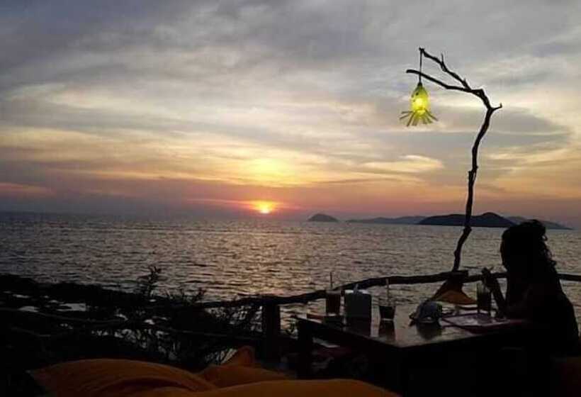 Отель Banana Sunset Bar & Bungalows