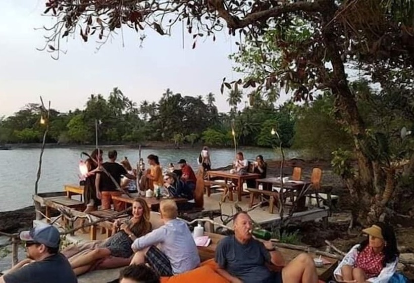 Отель Banana Sunset Bar & Bungalows