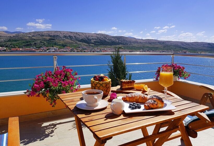 پانسیون Boutique Villa Revelin