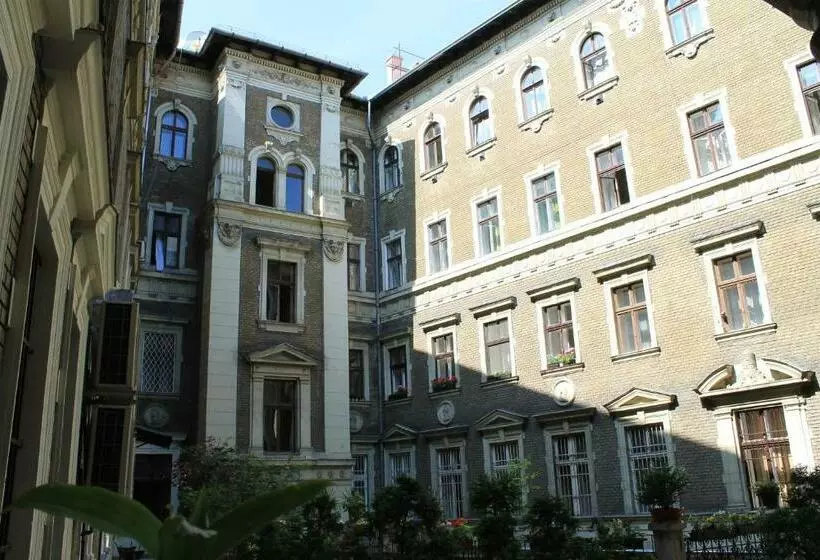 پانسیون Omega Guesthouse Budapest