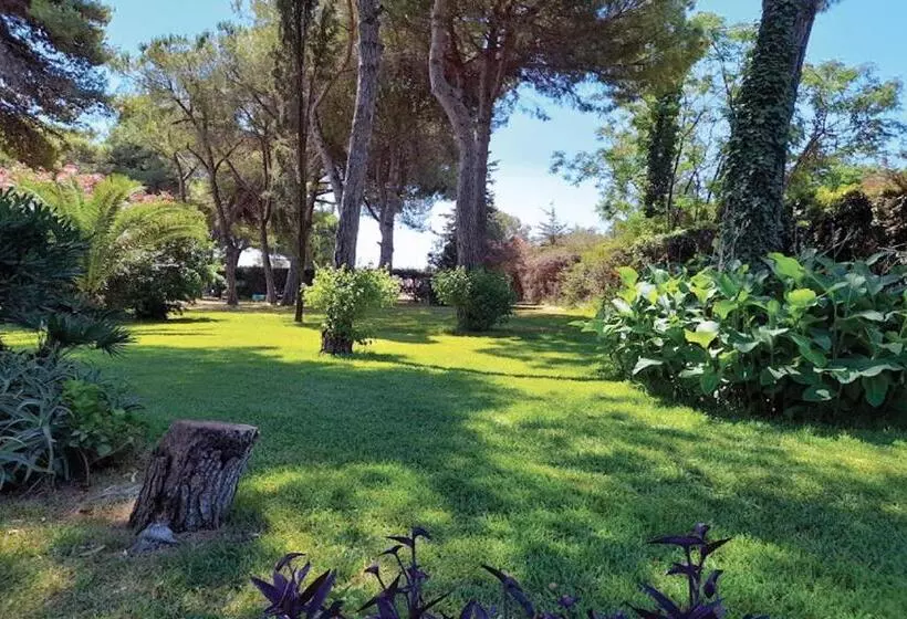 Eraora Hotel Village