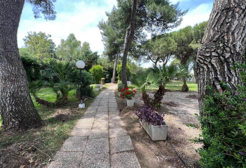 Eraora Hotel Village