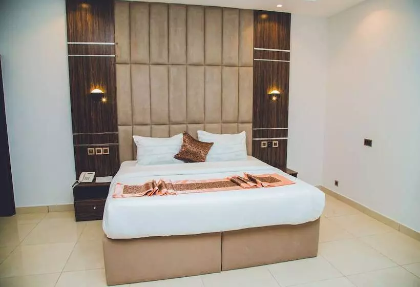 Entrust Hotel And Suites