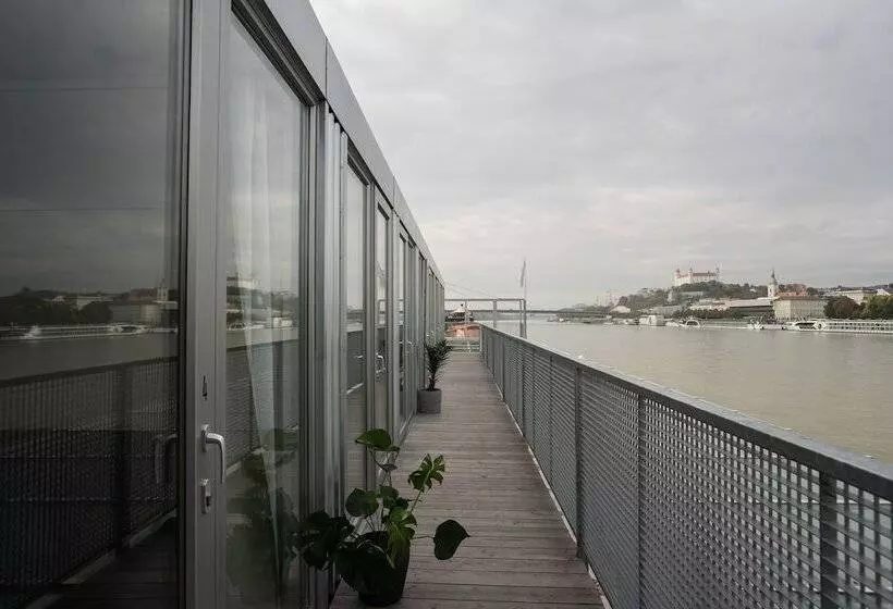 Sundeck Botel
