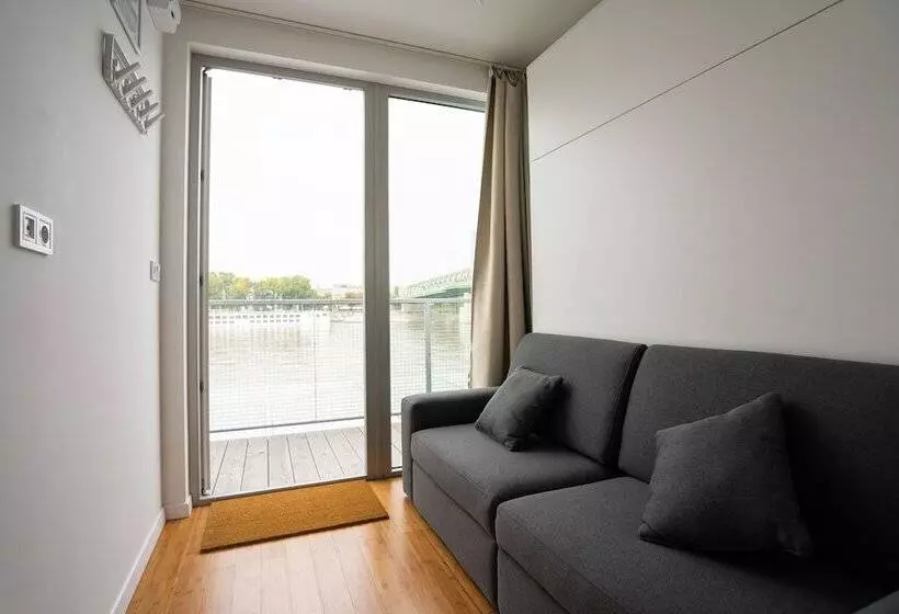 Sundeck Botel
