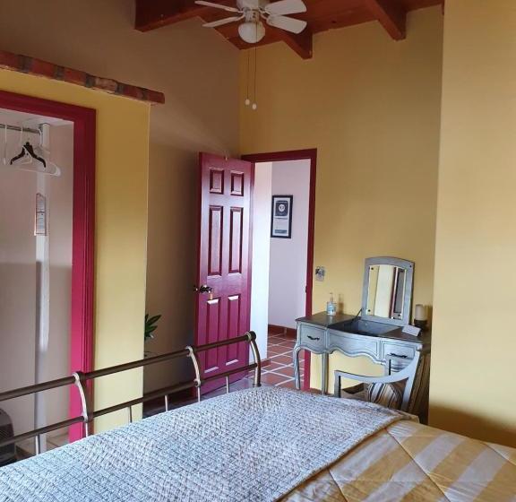 مبيت وإفطار Hacienda Rancho Santini