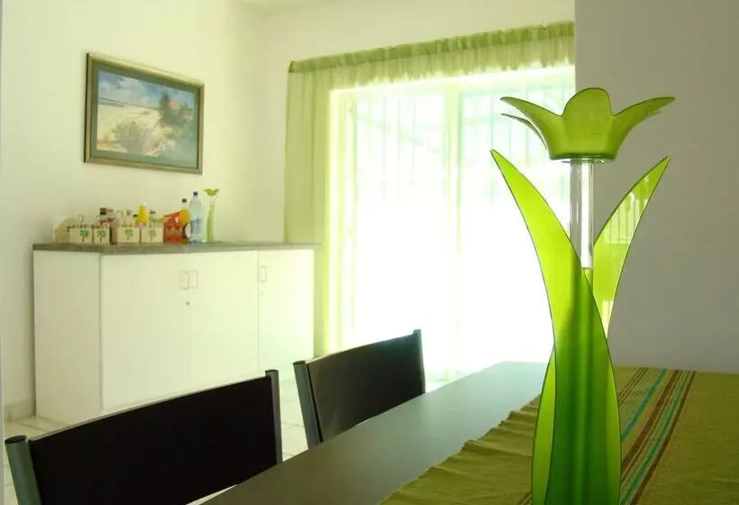 ベッドアンドブレックファースト Louhallas Accommodation