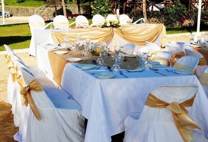 Coral Azur Beach Resort