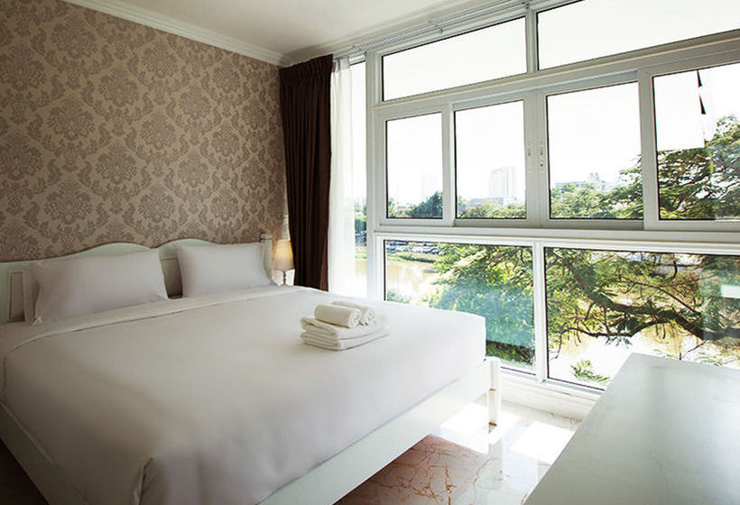 בית מלון כפרי B2 Riverside Colonial