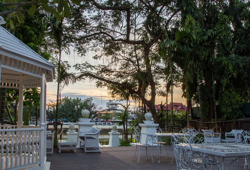 בית מלון כפרי B2 Riverside Colonial