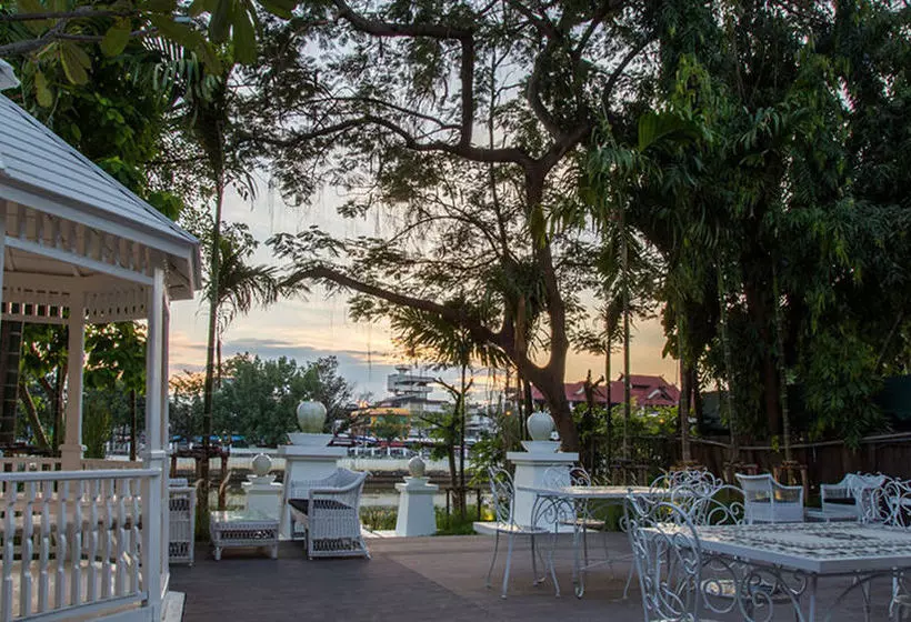 هتل B2 Riverside Colonial