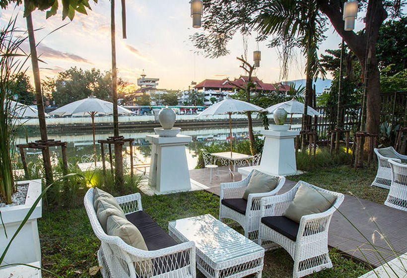 בית מלון כפרי B2 Riverside Colonial