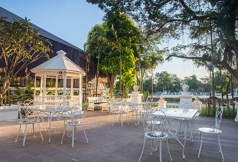 בית מלון כפרי B2 Riverside Colonial