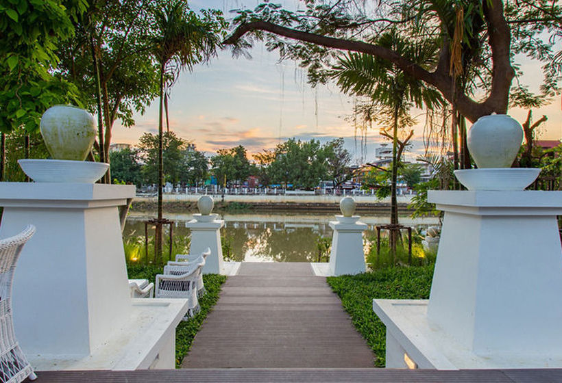 בית מלון כפרי B2 Riverside Colonial