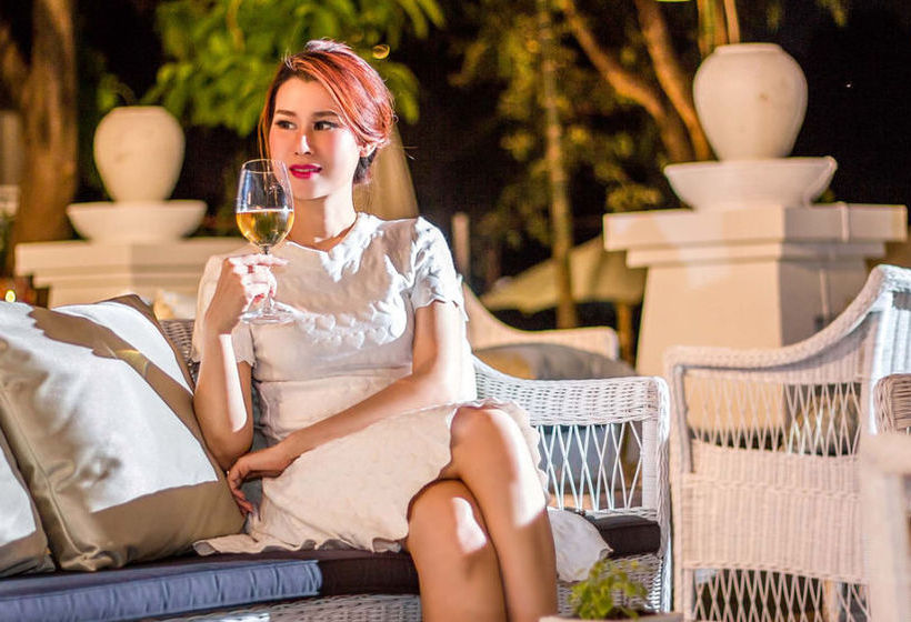 בית מלון כפרי B2 Riverside Colonial