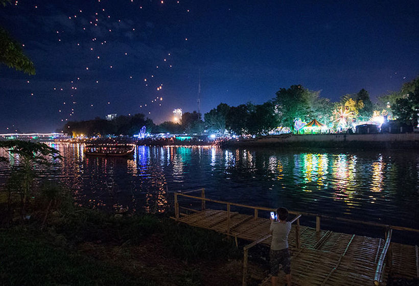 בית מלון כפרי B2 Riverside Colonial